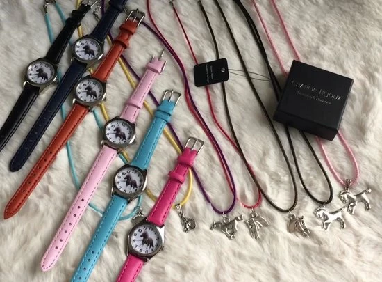 Hete verkoop 💯 Horloge-Paard-Licht Blauw- Leer-Met Paard Ketting -Extra Batterij-Charme Bijoux ❤️ 2 Hete verkoop 💯 Horloge-Paard-Licht Blauw- Leer-Met Paard Ketting -Extra Batterij-Charme Bijoux ❤️ - Afbeelding 2