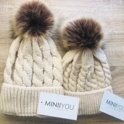 Promo 🥰 Merkloos Matching Ouder Baby (3-24 Mnd) Winter Muts Pompom - Beige 🥰 -Bergstein Shop 550x482 3