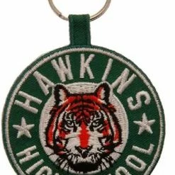 Goedkoopste ⌛ Pyramid International Stranger Things - Hawkins High School - Geweven Sleutelhanger 😉 -Bergstein Shop 550x777 4