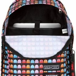 Aanbiedingen 🧨 Eastpak Out Of Office 15 Inch Laptop Schooltas - Pacman Ghosts 🤩 -Bergstein Shop 550x818 1