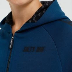 Promo 🧨 WE Fashion Jongens Sweatvest Met Capuchon En Tapedetails - Donkerblauw - Maat 170/176 ✨ -Bergstein Shop 550x825 86